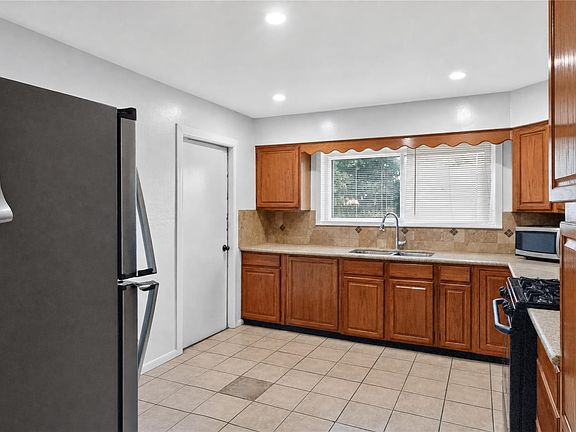 2nd image of 6615 Beldart St