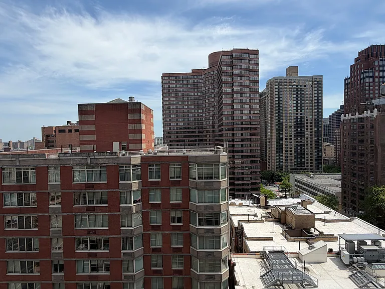 1500 Lexington Ave #16F — Photo 29