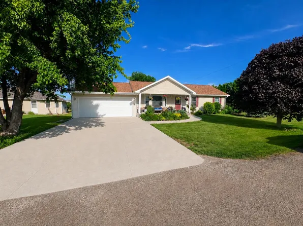 600 B Ave, Axtell, NE 68924