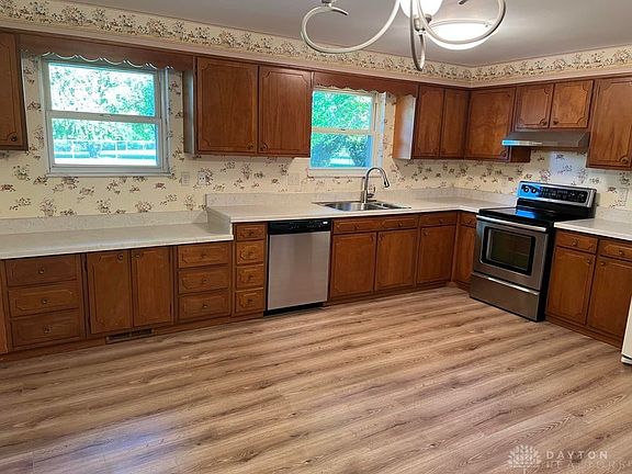 5th image of 8833 N Crestview Ct