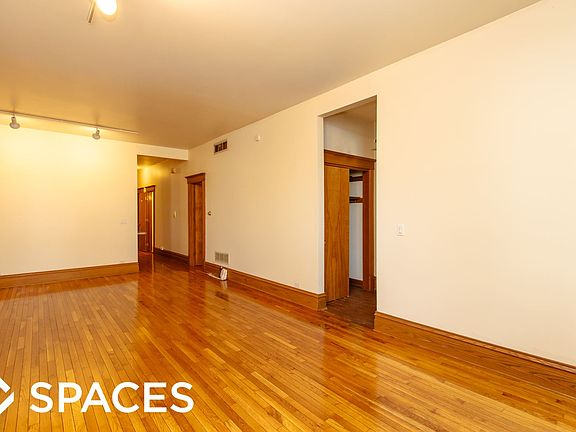 4th image of 1037 W Wellington Ave APT 1