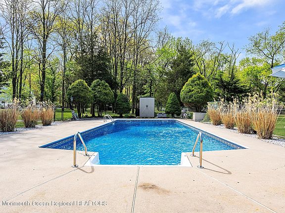 4th image of 4 Mills Ln