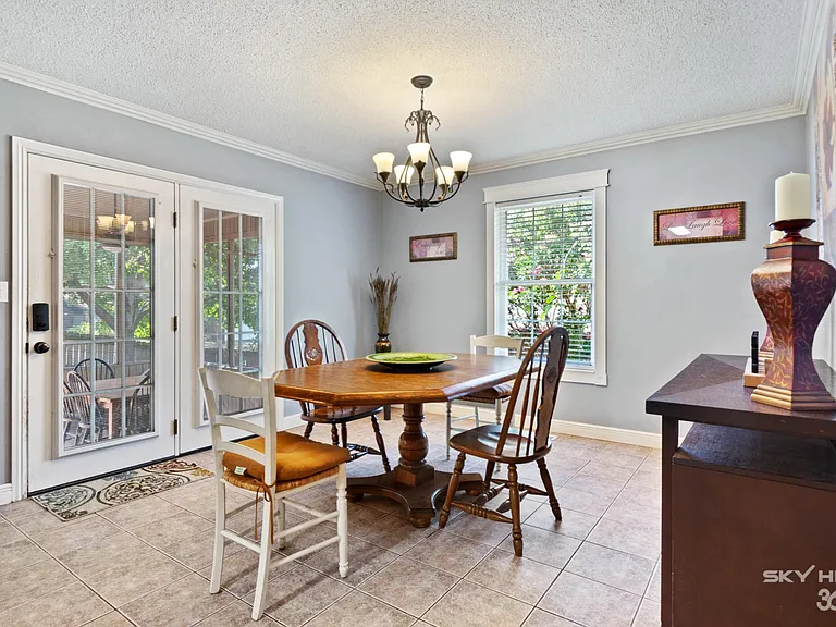 2416 N Robin Rd — Photo 9