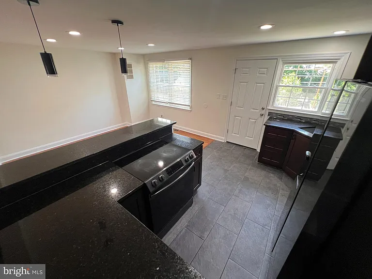 1583 Doxbury Rd — Photo 6