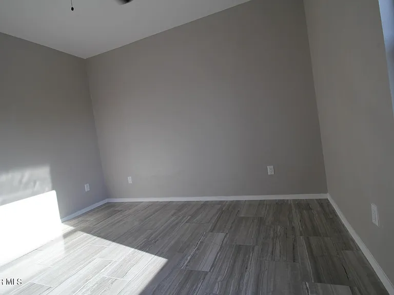 517 Val Verde St #B — Photo 25