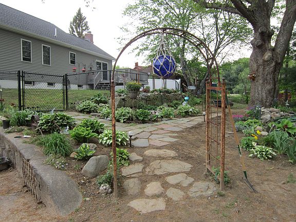 landscaped backyard, thousan