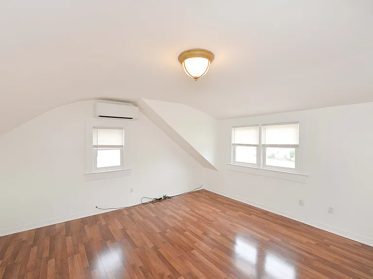 3-11 Lyons Ave — Photo 16
