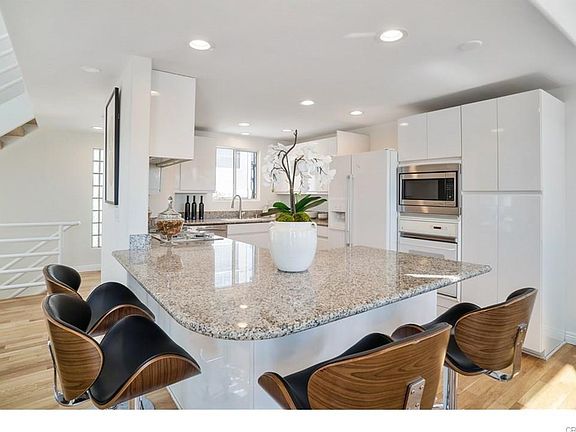 3rd image of 1344 Manhattan Ave