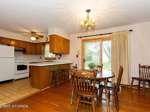 3rd image of 1495 Amber Ln