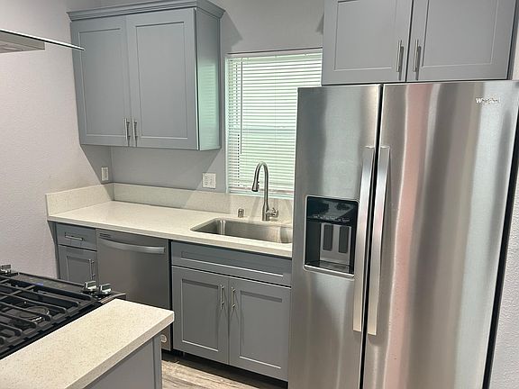 4th image of 845 E 6th St APT 6