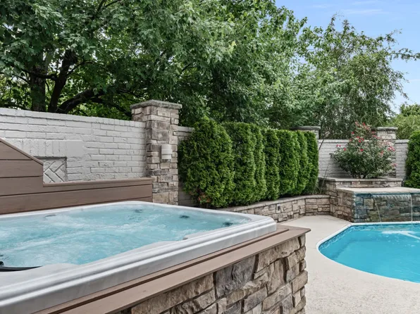 1 Warwick Ln, Nashville, TN 37205