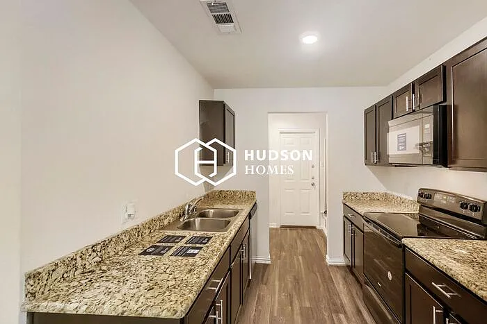 5908 Oakdale Dr — Photo 5