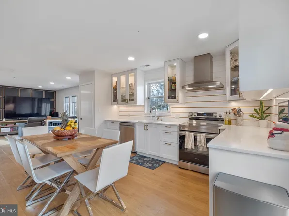 9226 Fowler Ln, Lanham, MD 20706