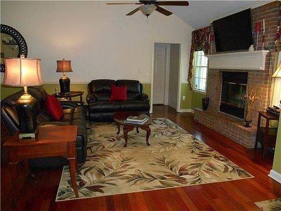 3rd image of 1017 White Birch Dr