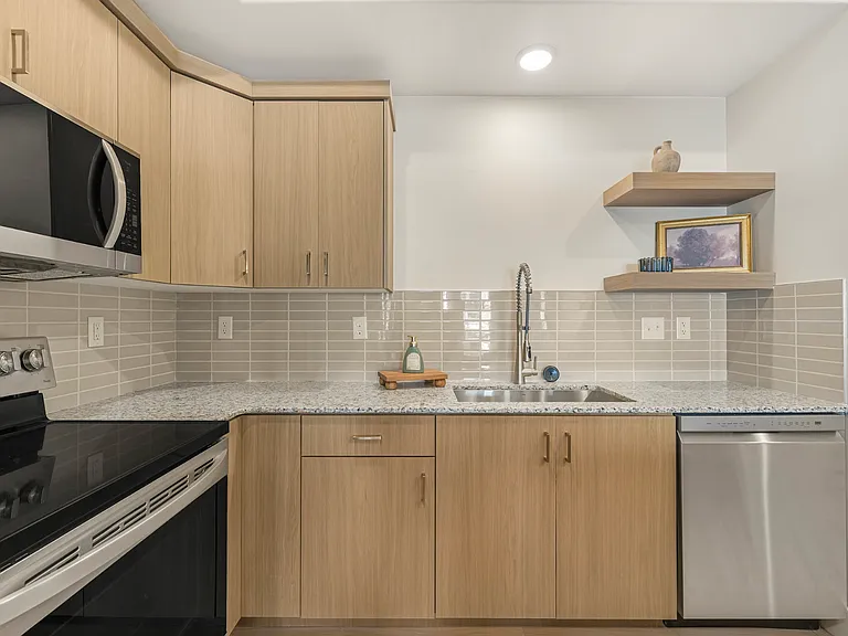 Lincoln Crossing Apts — Photo 7
