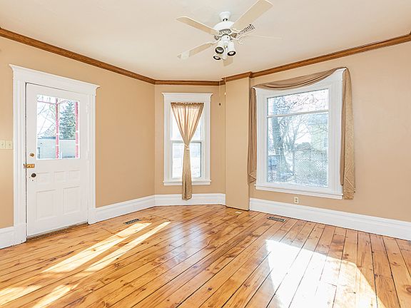 2nd image of 328 Sherman St