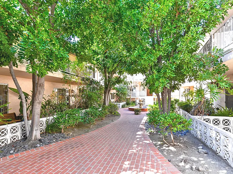 445 E Magnolia Blvd — Photo 12