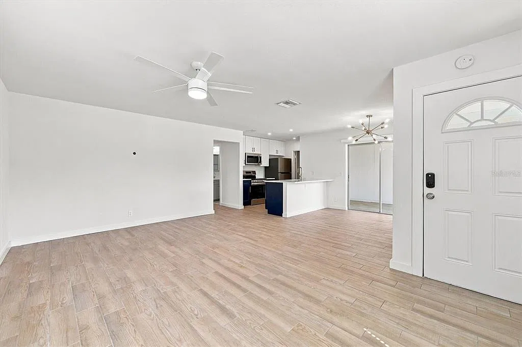 3 bed, 2.0 bath, 1140 sqft, $2,750 — Photo 4