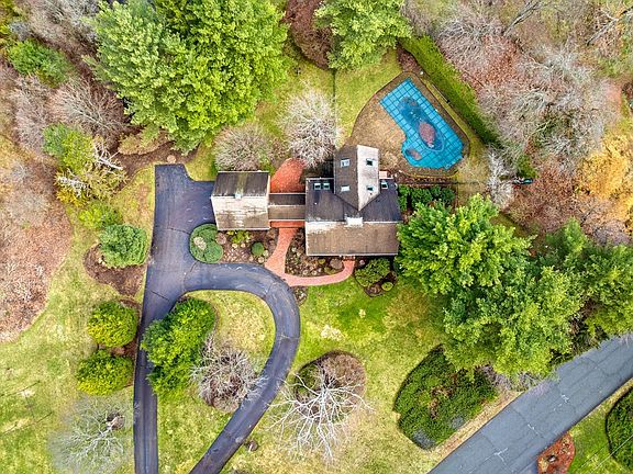 2nd image of 63 Farm Hill Rd