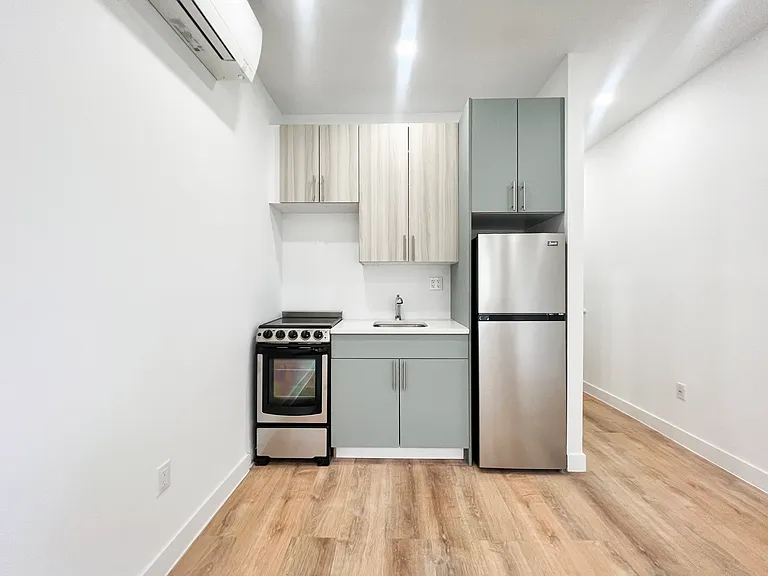 1020 3rd Ave #A1 — Photo 5