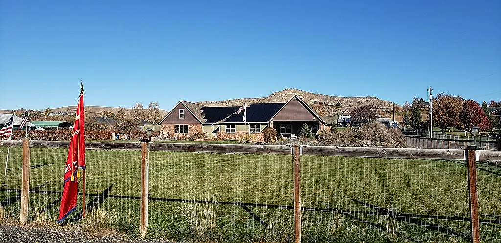 3659 Selah Loop Rd photo 1