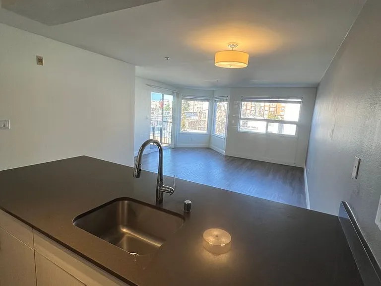 Cameron Apartments — Photo 19