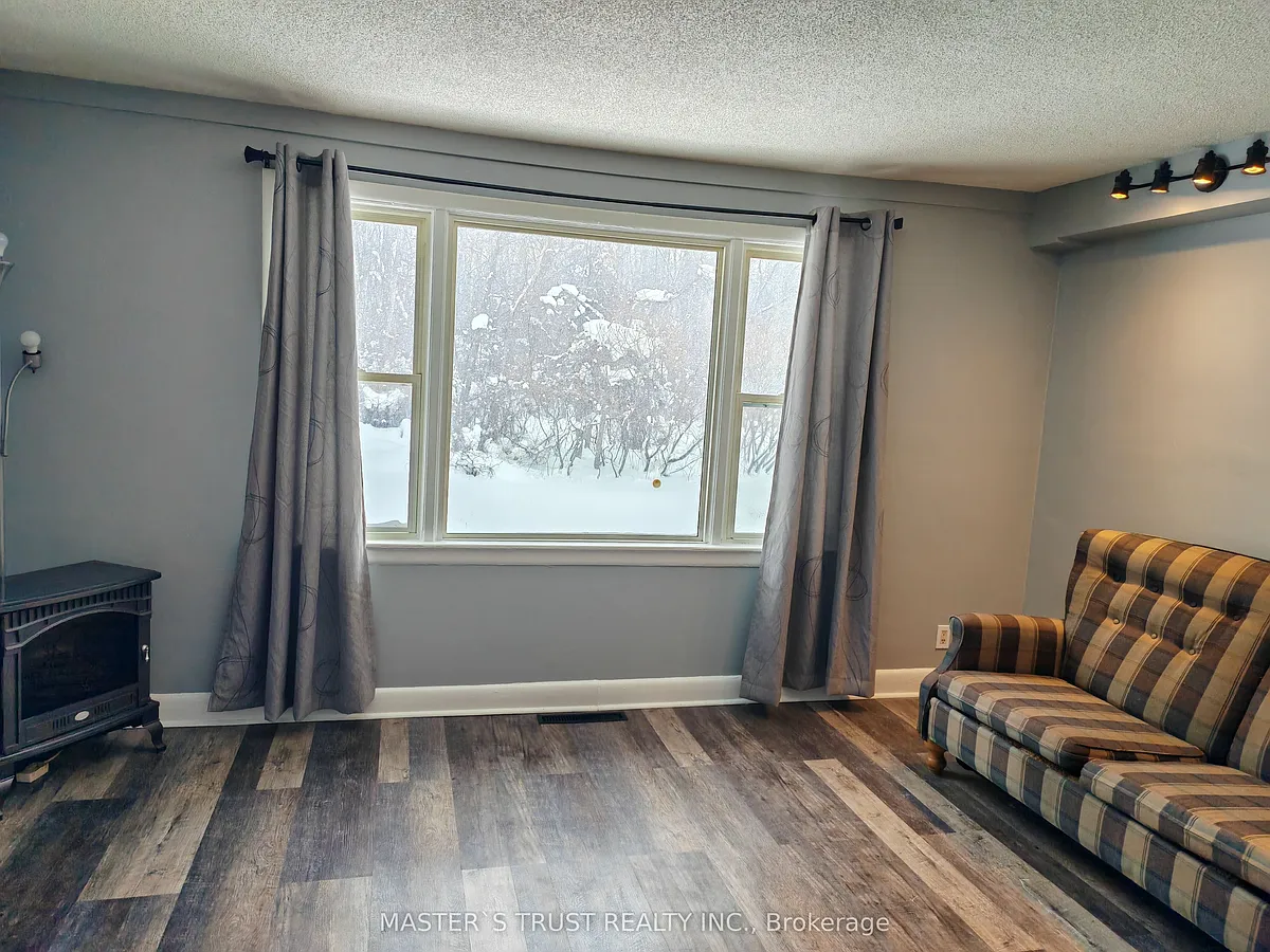 Building Photo - 356 Barrie Rd #1
