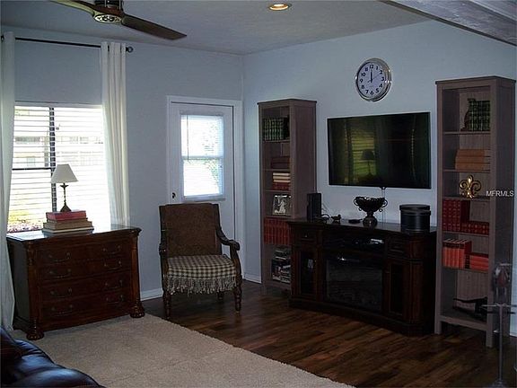 3rd image of 2 Grenewood Ln