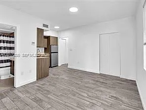Building Photo - 557 Michigan Ave #114