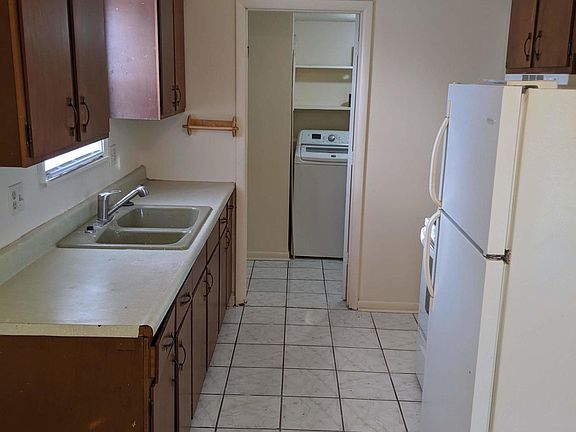 3rd image of 733 Demaret Dr #A
