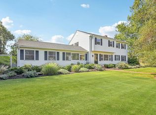 4 Hampton Harbor Rd, Hampton Bays, NY 11946