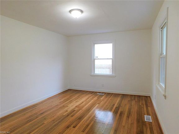 Living Room - View as you step in.