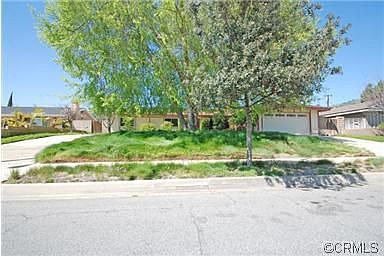 3rd image of 1361 E Cypress Ave