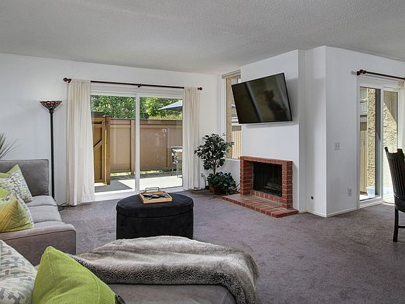5th image of 211 Linwood Ave Unit B