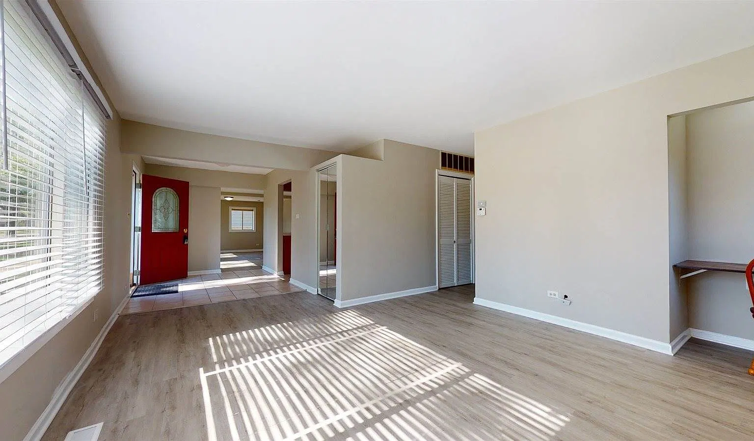 3 bed, 1.5 bath, 1515 sqft, $3,200 — Photo 2