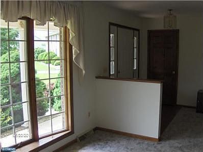 3rd image of 355 Pheasant Dr