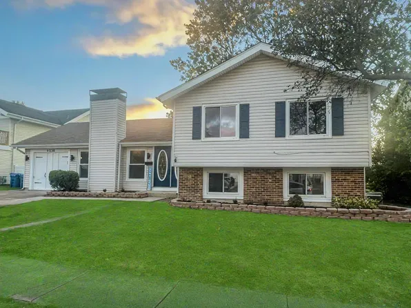 5236 Arlington Dr W, Hanover Park, IL 60133