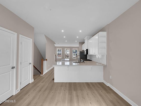 5th image of 5 Pelham Ln