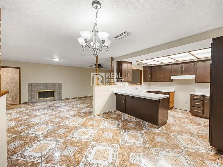 16653 Mallory Dr — Photo 30