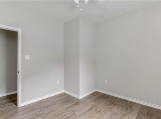 412 Booth St #B, Taylor, TX 76574