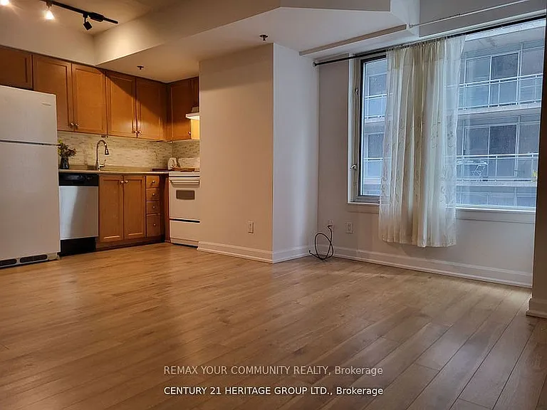 210 Victoria St #608 — Photo 4