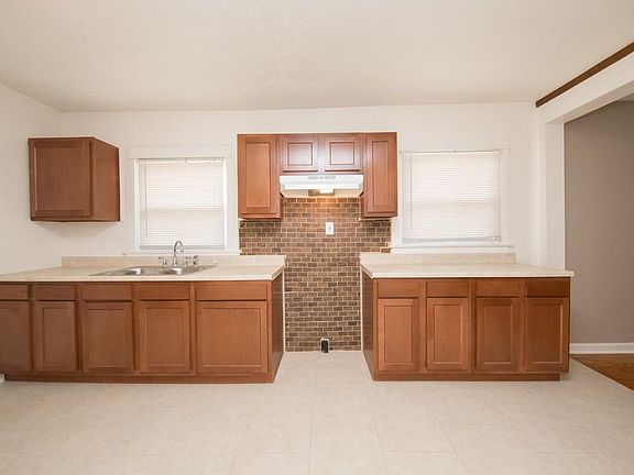 4th image of 4255 Farnham Ave