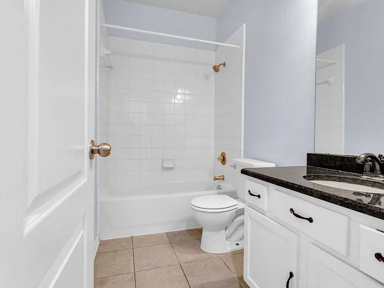 933 Bens Dr — Photo 16