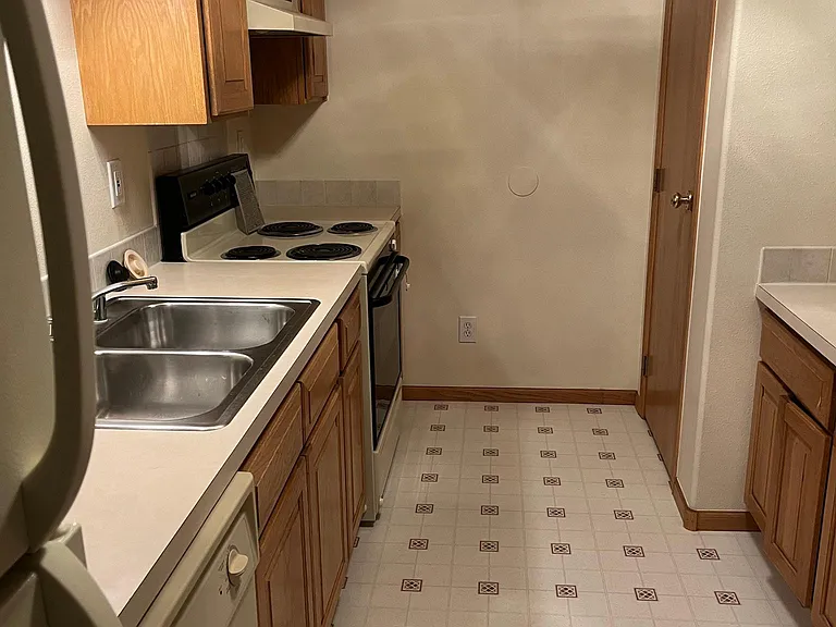 222 Spruce St — Photo 6