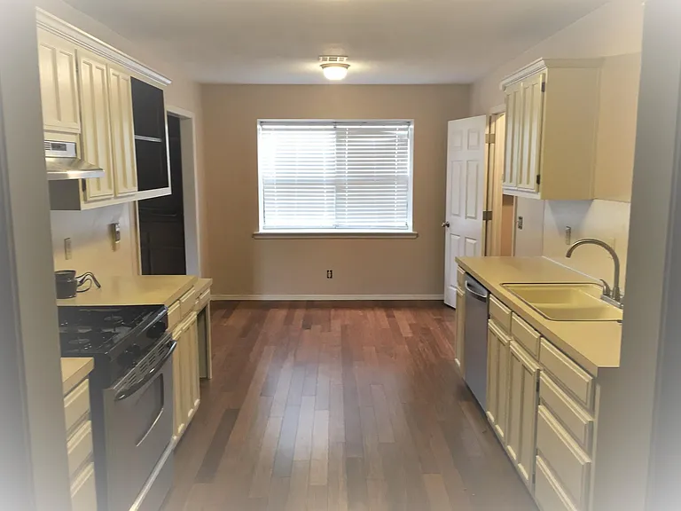 6231 S Cedar Pl — Photo 2