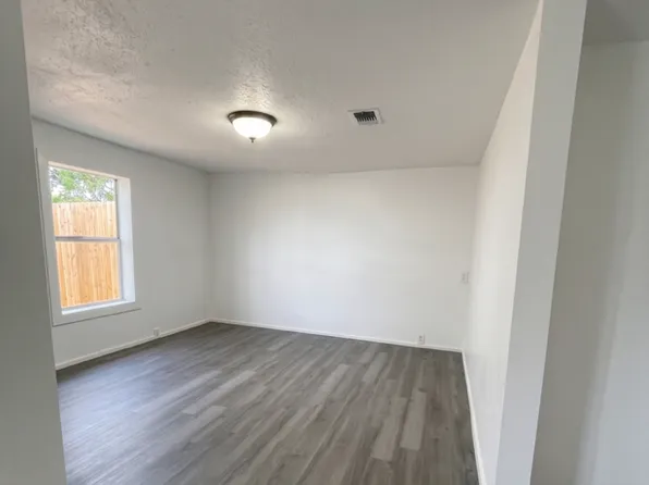2015 W Yonge St, Pensacola, FL 32501