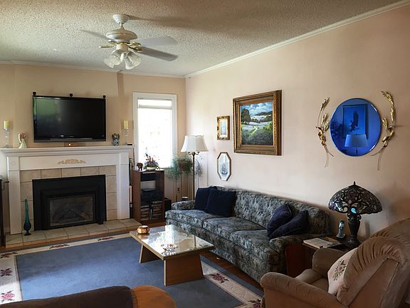 3rd image of 607 NW Cliff Ave