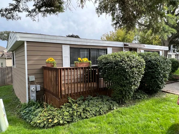 240 Whitney Rd Unit 9, Lake Zurich, IL 60047