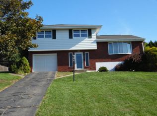 105 Maple Ln, Pittston, PA 18640