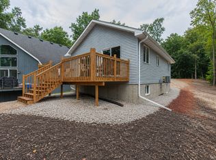 32 Magnolia Dr, Putnam, IL 61560